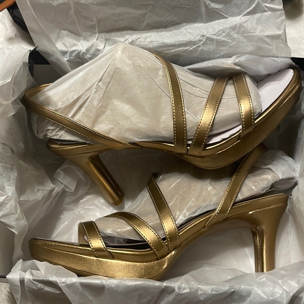 Naturalizer heels size 11 brand new